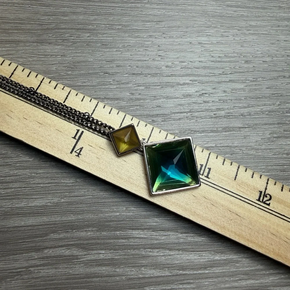 Nine West Geometric Pendant Necklace Iridescent Green Blue Yellow New
